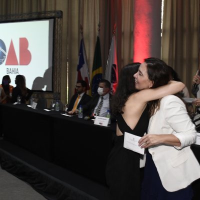 [OAB-BA entrega mais de 300 carteiras a jovens advogados e advogadas]